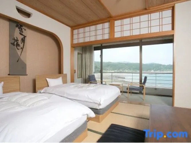 Standard Twin room with ocean view