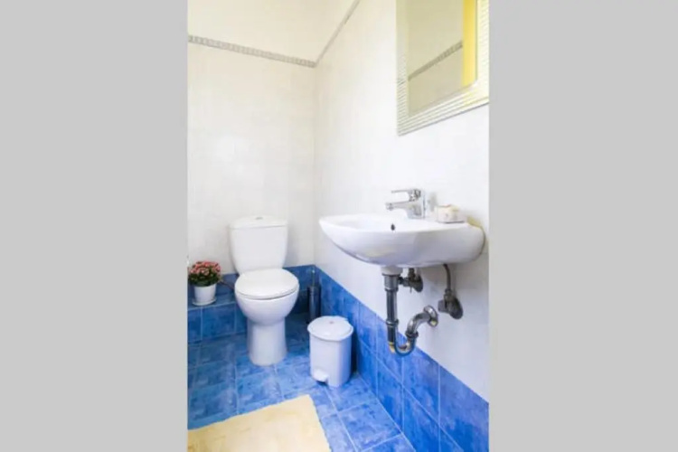 Large 3 bedroom Apt with Terrace