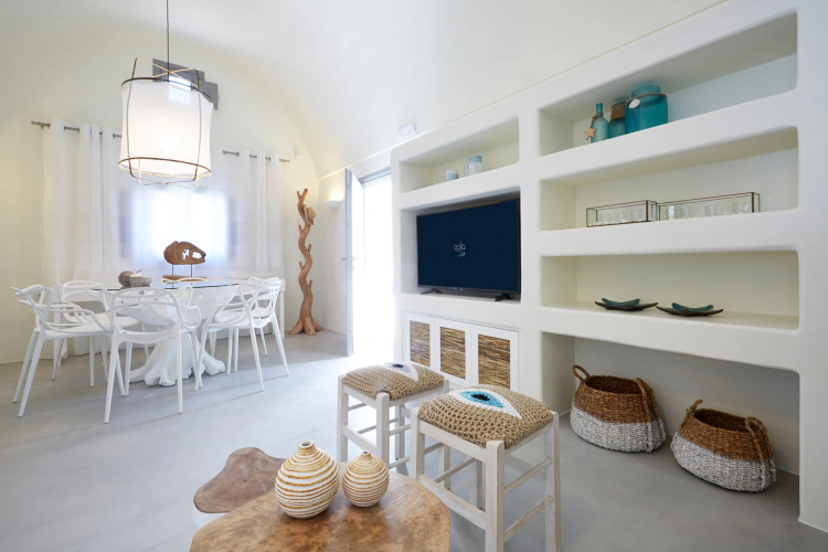 2 Bedroom Eolia Kamari Villa 100m2 with Private Heated Pool