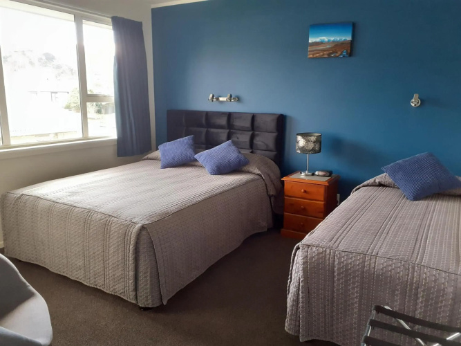 AAA Thames Court Motel