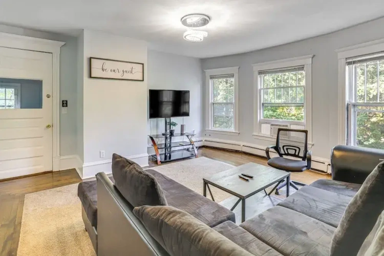 3 Bedrooms Apartment