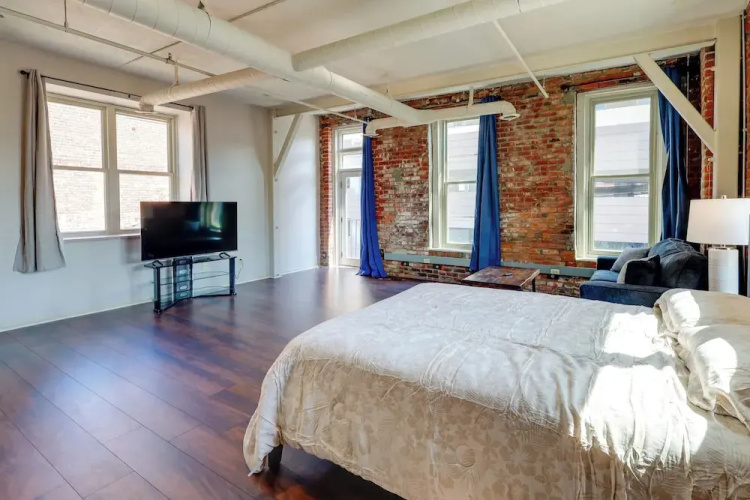 Explore Old Market: Convenient Omaha Condo