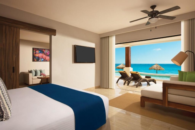 Swim Out Double Preferred Club Suite beachfront
