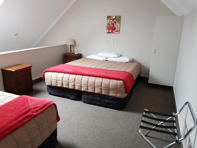 2 Bedrooms Apartment