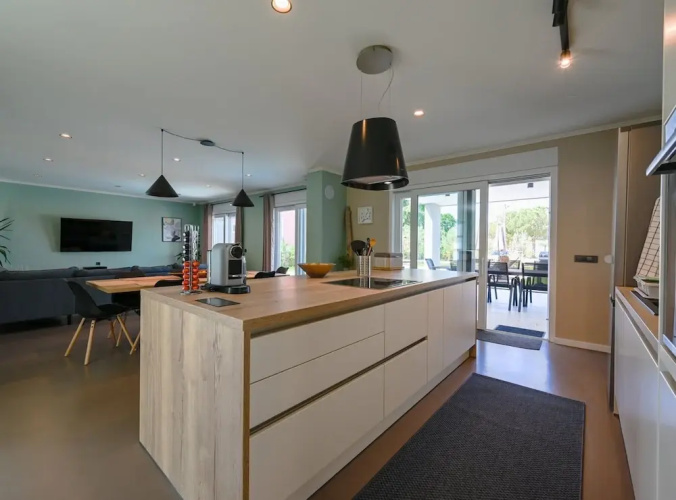 Matohanci Dazzling Villa With Pool