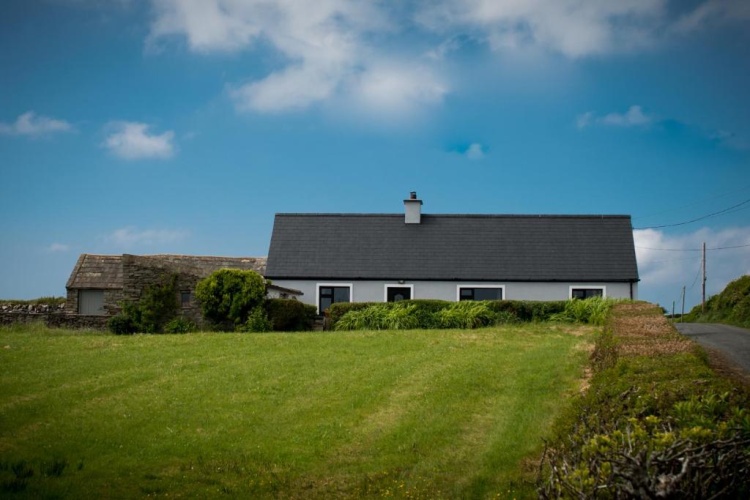 4 Bedrooms Cottage