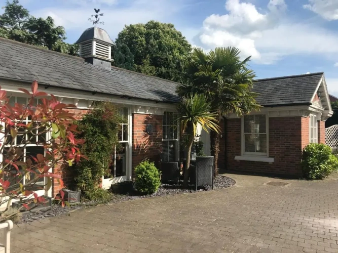 2 Bedrooms Cottage