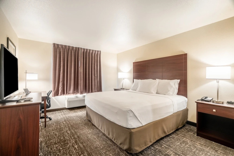 Cobblestone Hotel & Suites - Newport