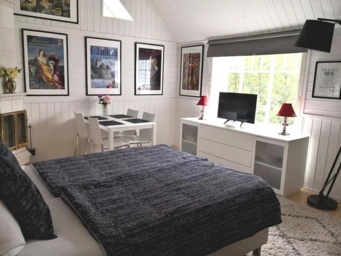 Airport Mint House Studio