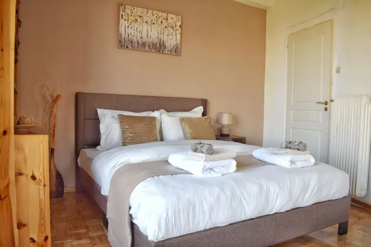 4-bedroom Athens Smart Stay - Base Rate - Extra Customisable