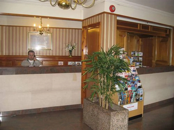 Carlton Hotel