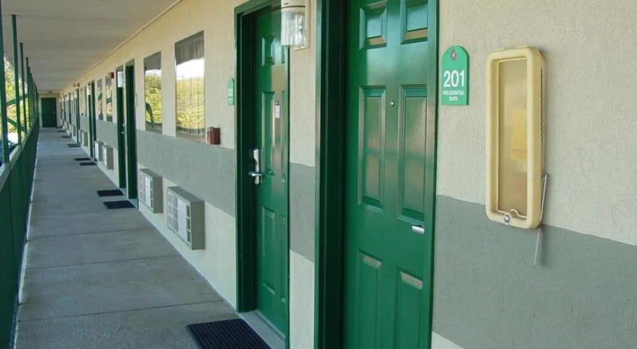 Garden Inn & Suites