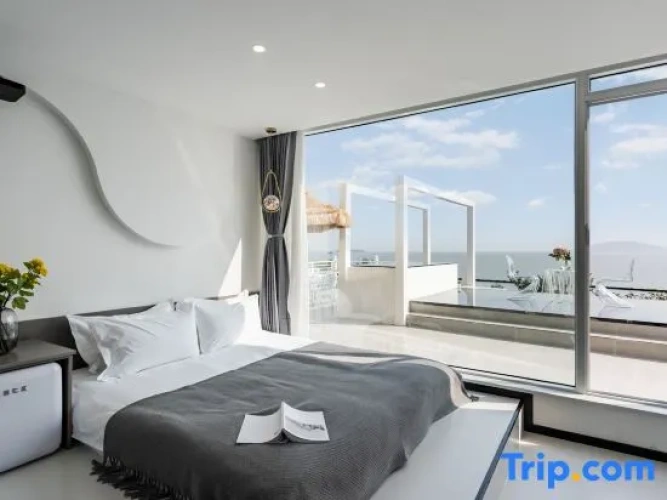Standard Twin room with balcony and with lake view