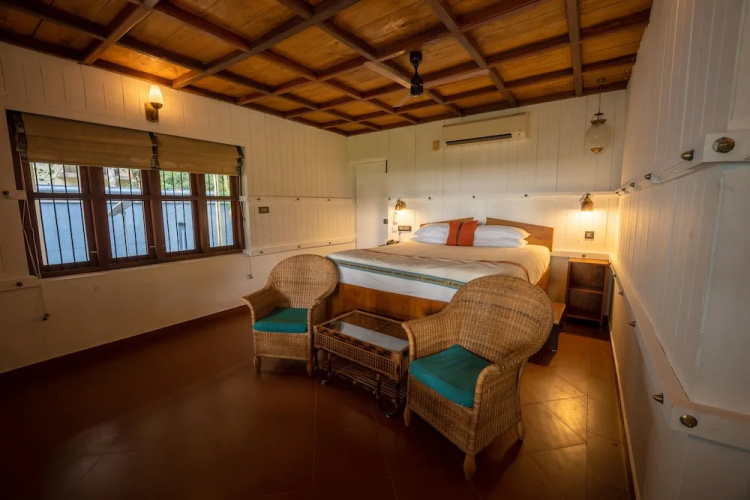 Pathiramanal Villa, Alappuzha
