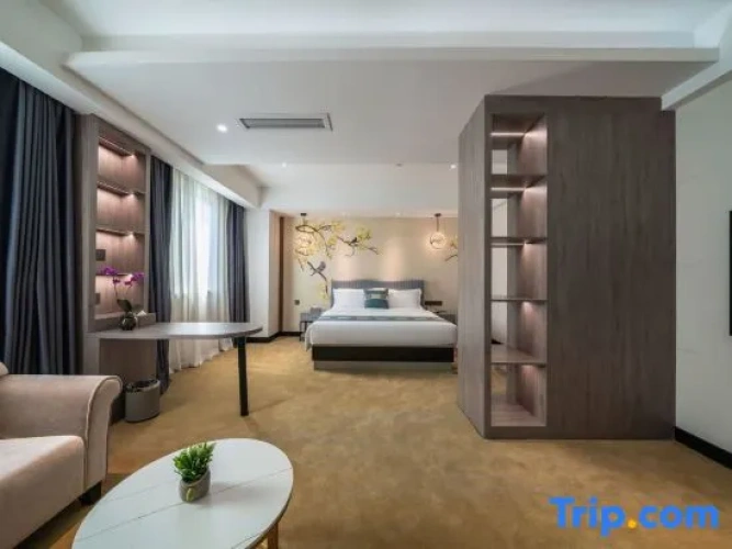 Deluxe Suite