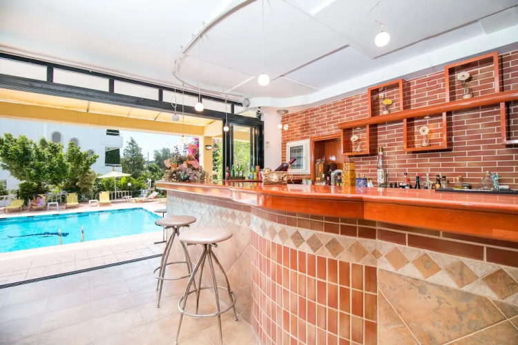 Mikes House Hotel