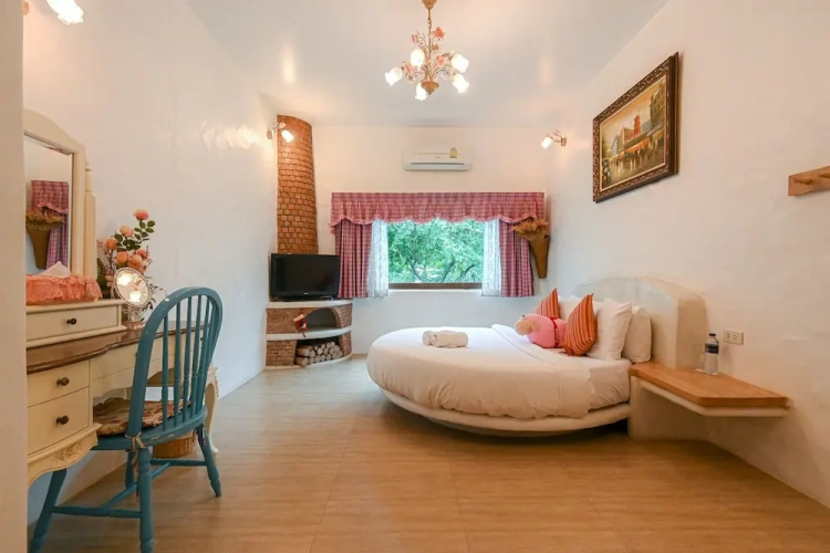 3 Bedrooms Standard Family room