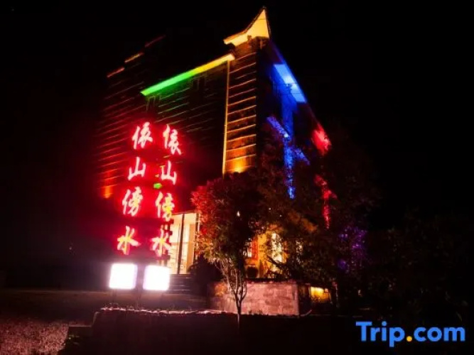 Yishan Bangshui Inn