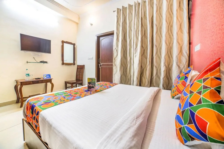 FabHotel Aqueens