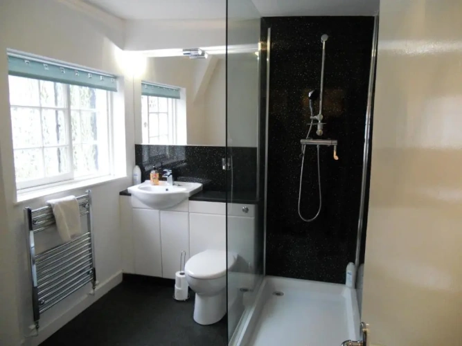 2 Bedrooms Cottage