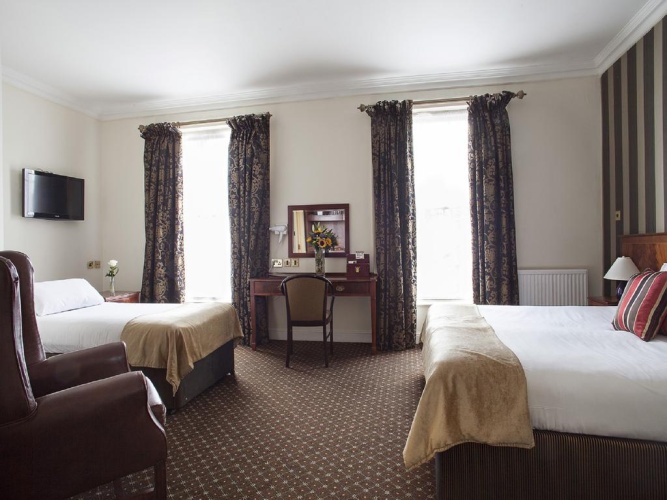 Standard Triple room