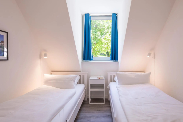 Tastefully furnished, modern and light-flooded apartment.