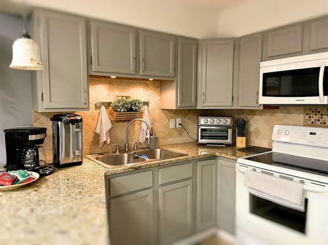 6 D, One Bedroom Condo