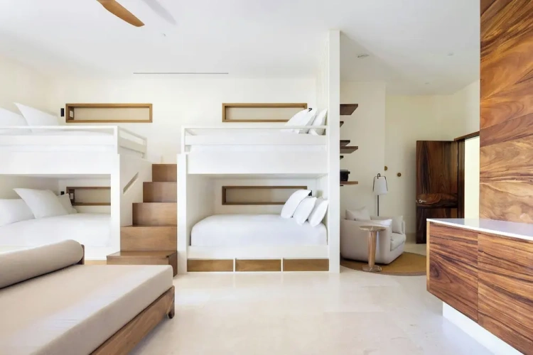 3 Bedrooms Quadruple Villa