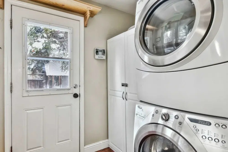 Dancing Bear Cabin Pet Friendly, Sleeps 4, Totally Cute!
