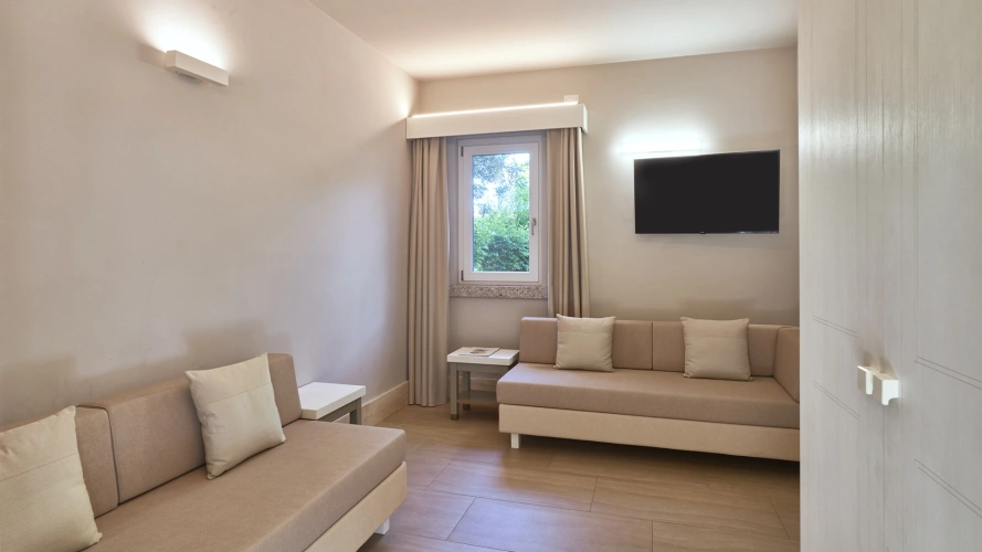 Garden Quadruple Family room