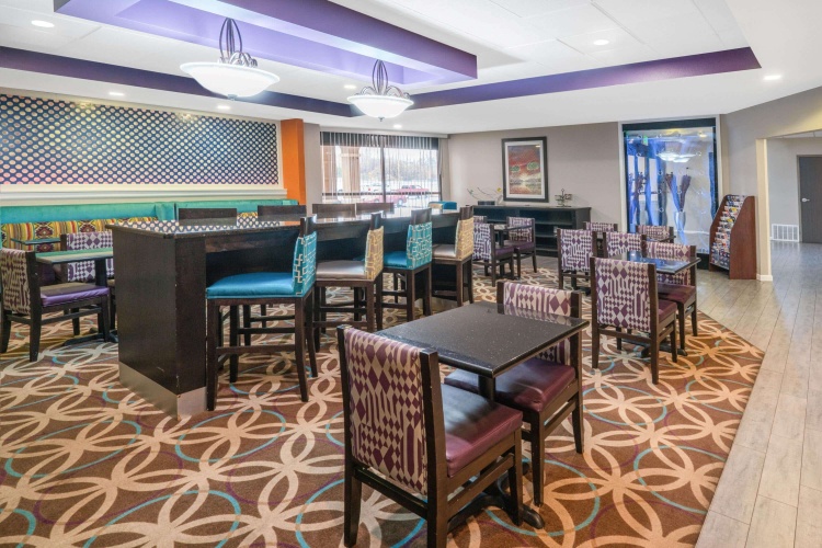 La Quinta Inn & Suites by Wyndham Memphis Airport Graceland photo 24