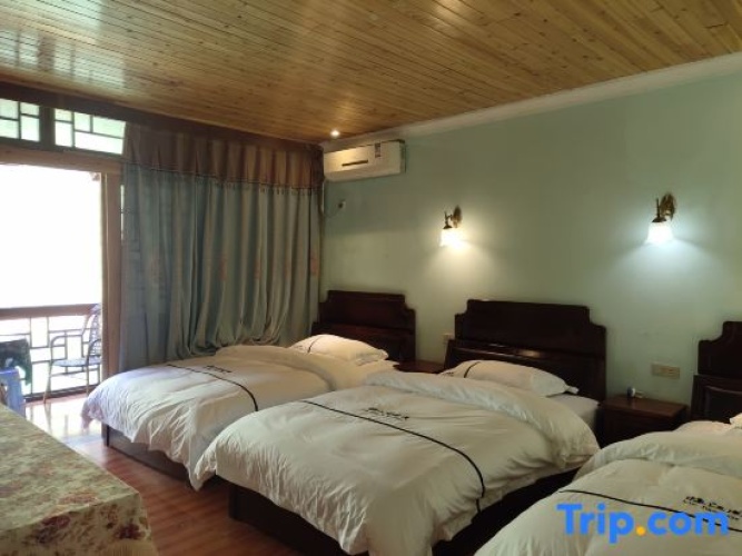 Standard Triple room with river view