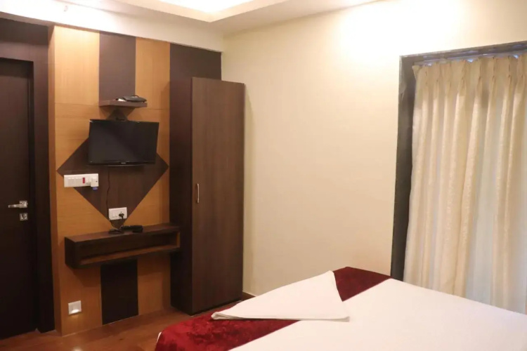 Goroomgo Royal View Digha