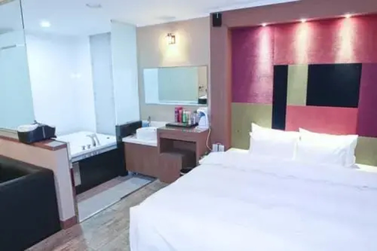 SS Largo Hotel