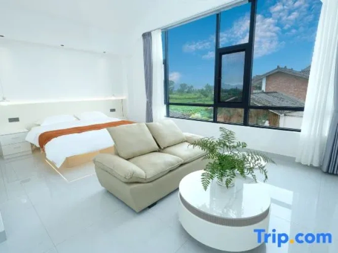 Suite with mountain view