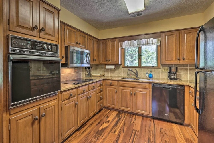 4 Bedrooms Cottage
