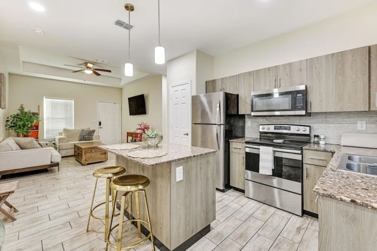 3 Bedrooms Apartment