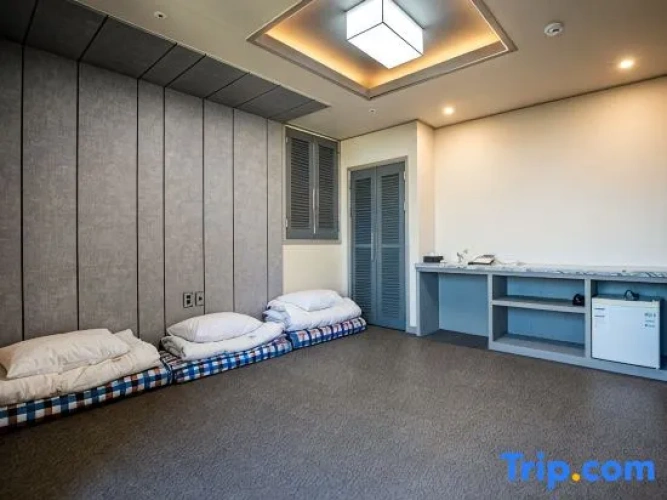 Standard Quadruple Family room