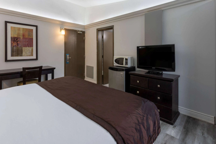 Travelodge by Wyndham Sarnia