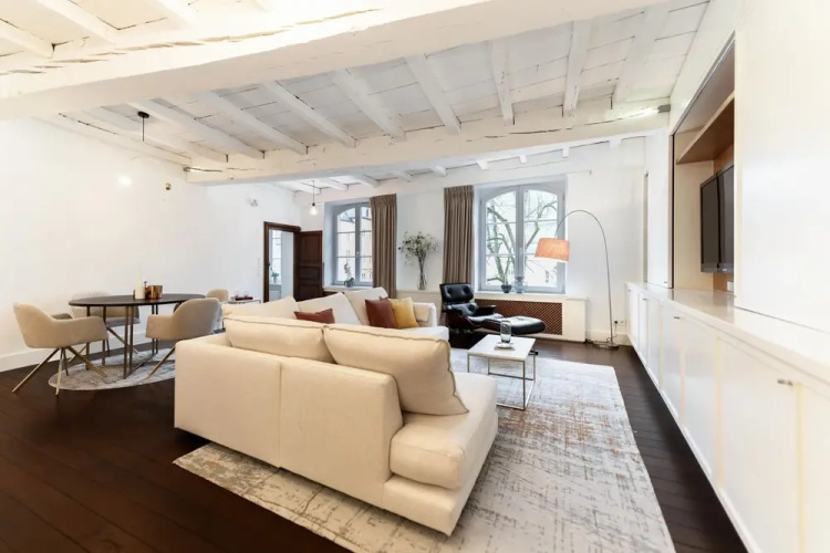 2BR Open Space Apt - City Center Gem