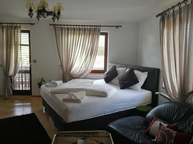 Apartments & Rooms Florjana