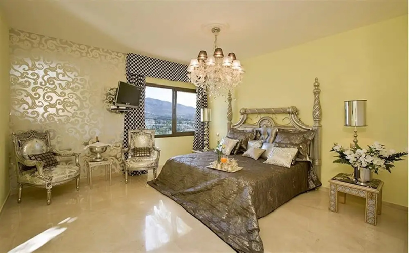 Unique Luxurious and Palacial Villa