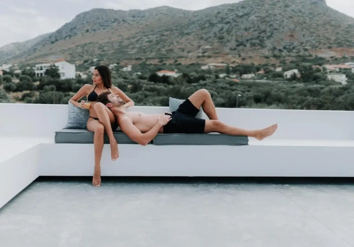2 Bedrooms Villa