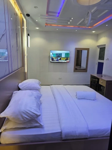 Deluxe Studio