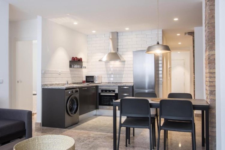 3 Bedrooms Apartment