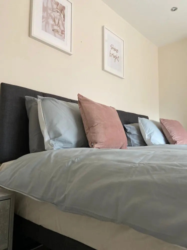 Central Location - 2 Bedroom Apartment