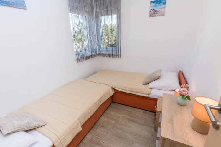 Pasko 2 modern furnished ap for 7