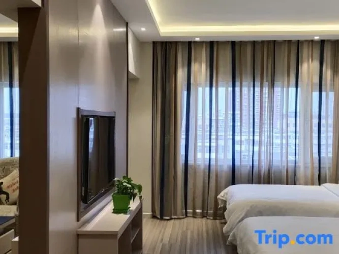 Deluxe Triple Suite