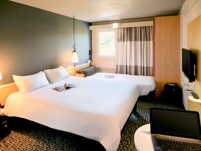 Standard Triple room