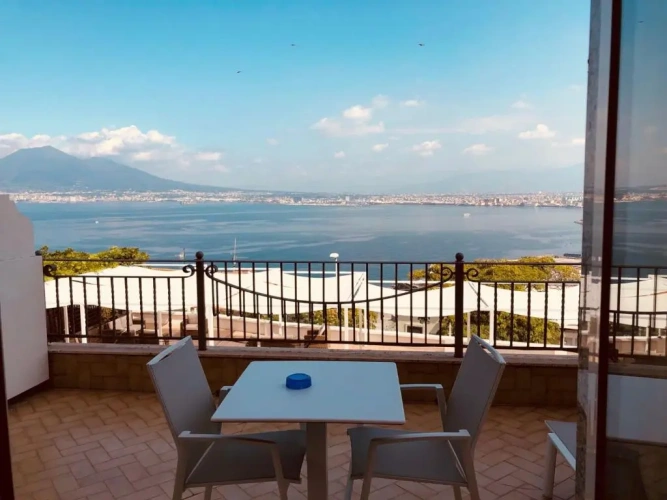 Standard Triple room with sea view